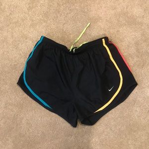 Back nike athletic shorts with colored trim